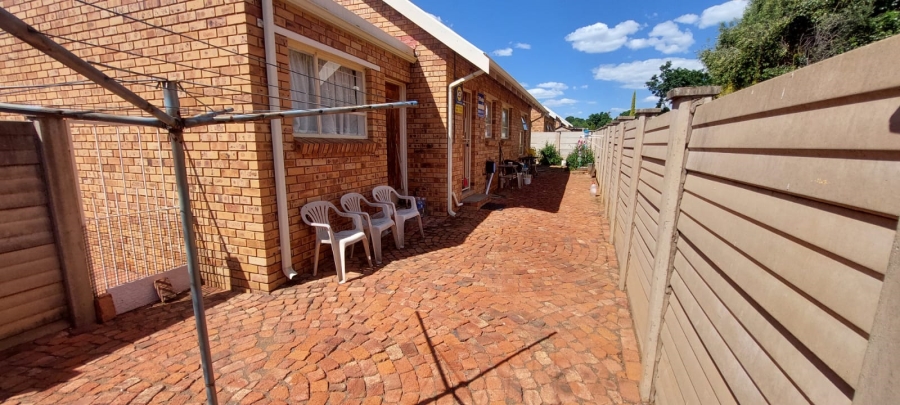 2 Bedroom Property for Sale in Langenhovenpark Free State